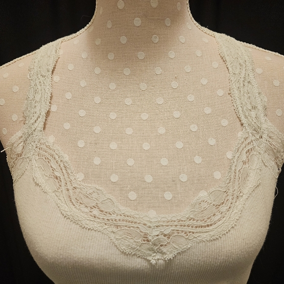2 LC Lauren Conrad Lace Detail Racerback Tank Tops Sz Medium - Picture 9 of 16